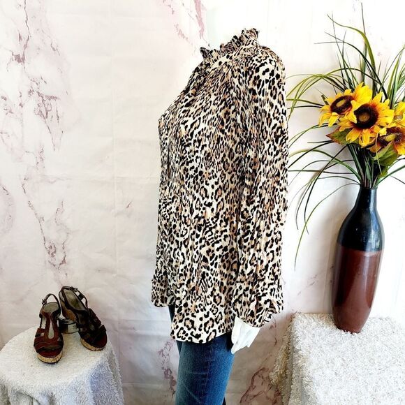 Chico's leopard print v neck blouse - Picture 6 of 9